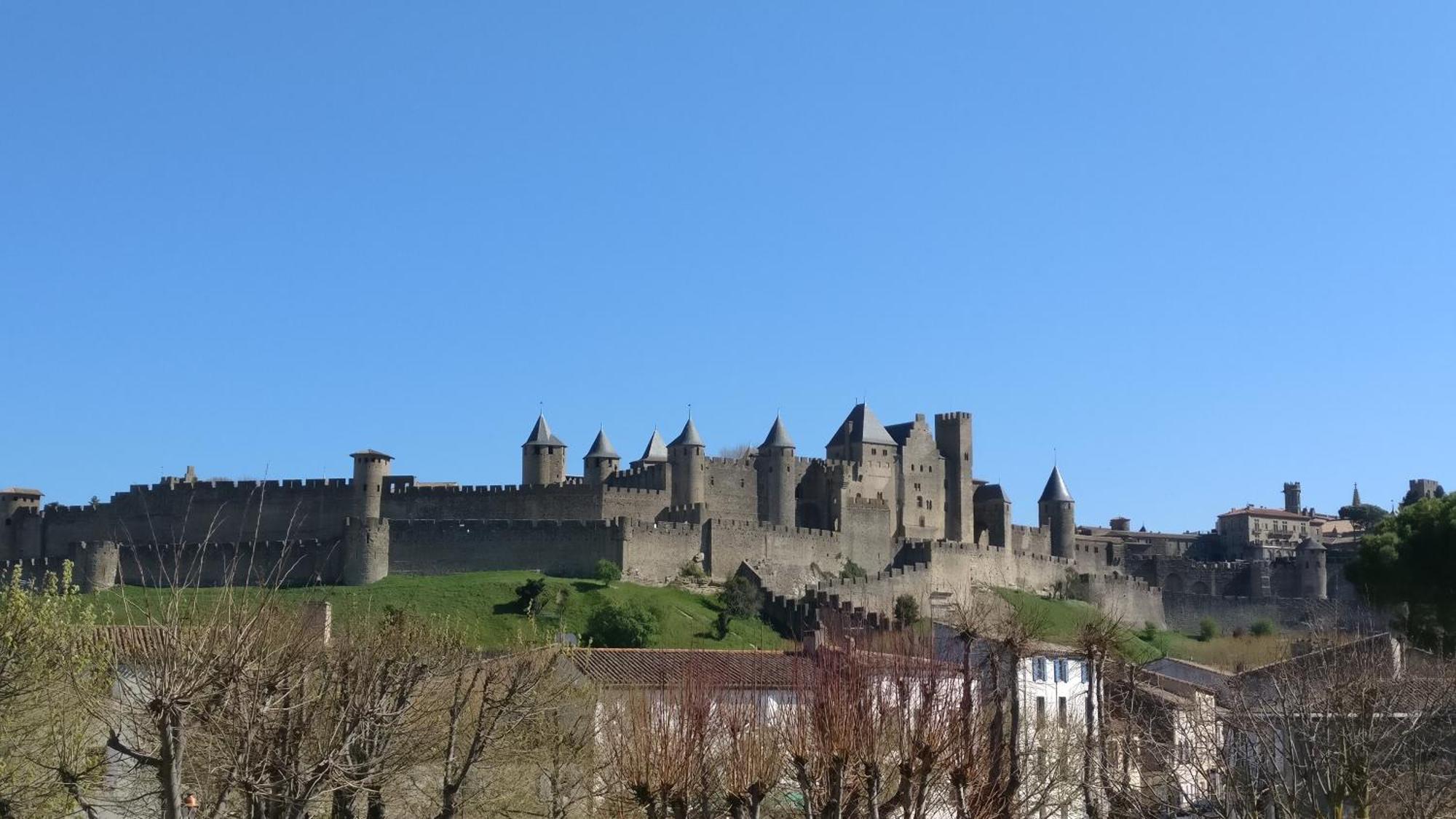 Appartement Chaleureux Au Pied De La Cite Avec Parking Carcassonne Exterior photo